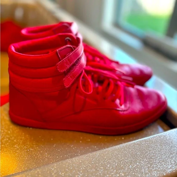 Reebok Red High-Top Sneakers Athletic - Picture 2 of 2
